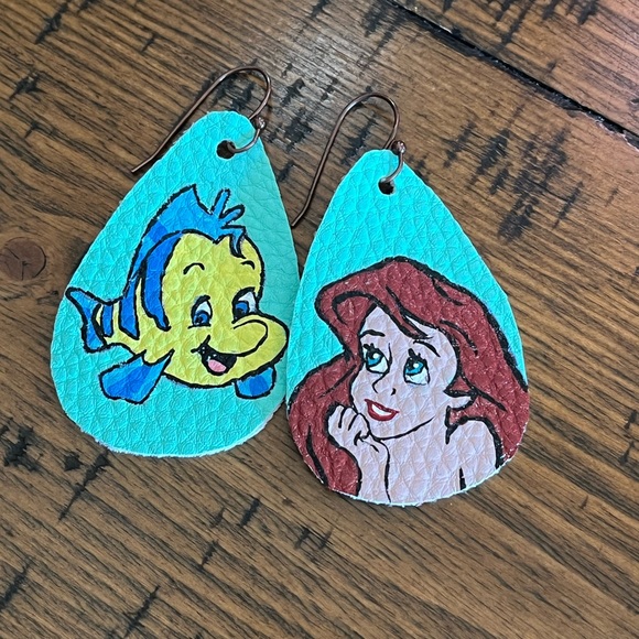 HAND PAINTED Unique Cartoon earrings!! - Picture 6 of 6